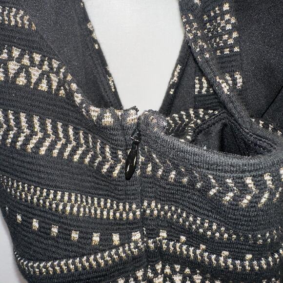 Express Women’s Metallic Crop Top Black Gold Geometric Pattern Size XS - Picture 5 of 8